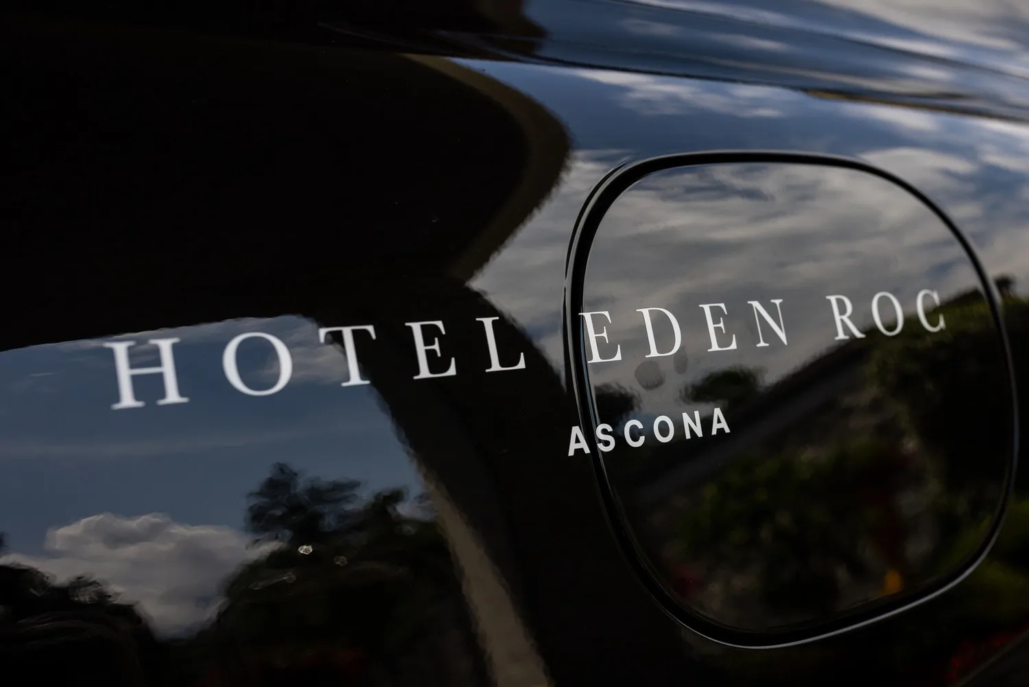 Der Schriftzug Hotel Eden Roc am Eingang in Ascona