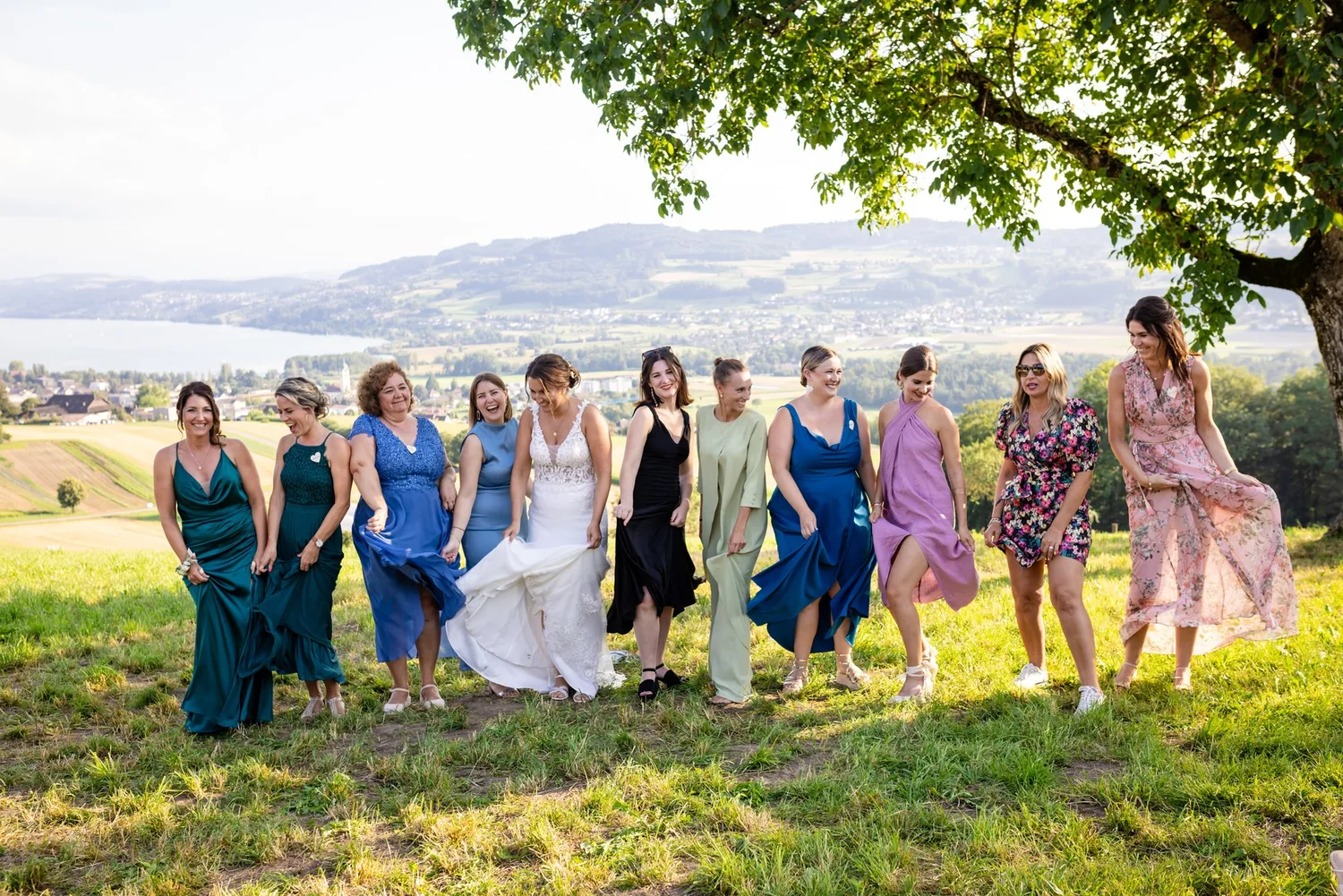 Gruppenbild mit Blick auf den See