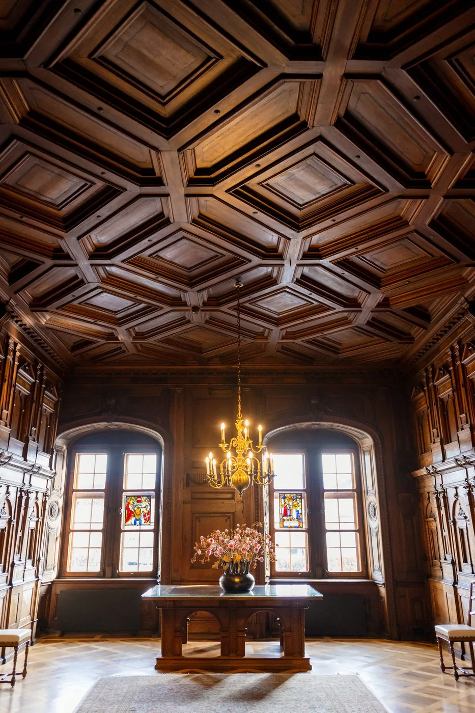 Der getäfelte Saal hochkant