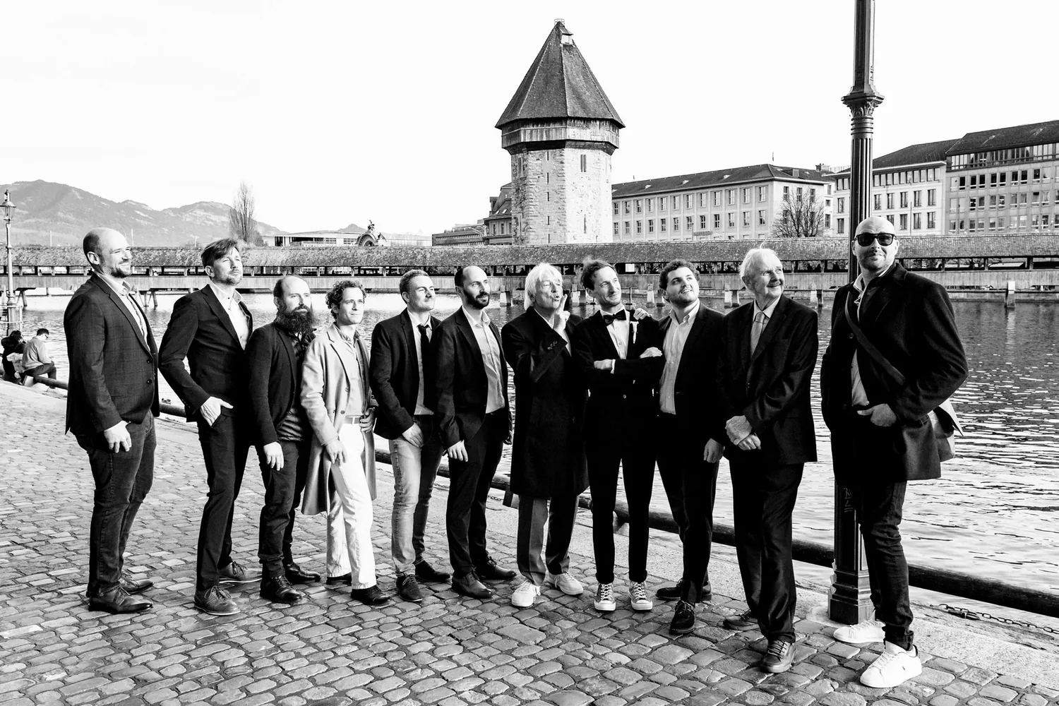 Gruppenbild in Schwarzweiss