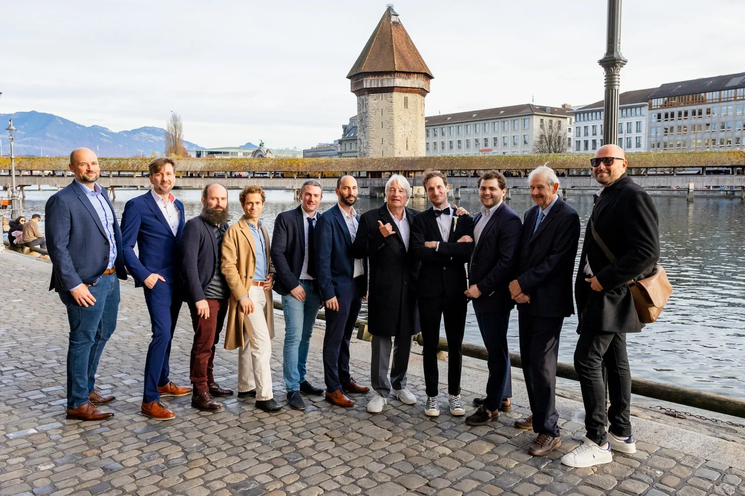 Gruppenbild vor der Kapellbrücke