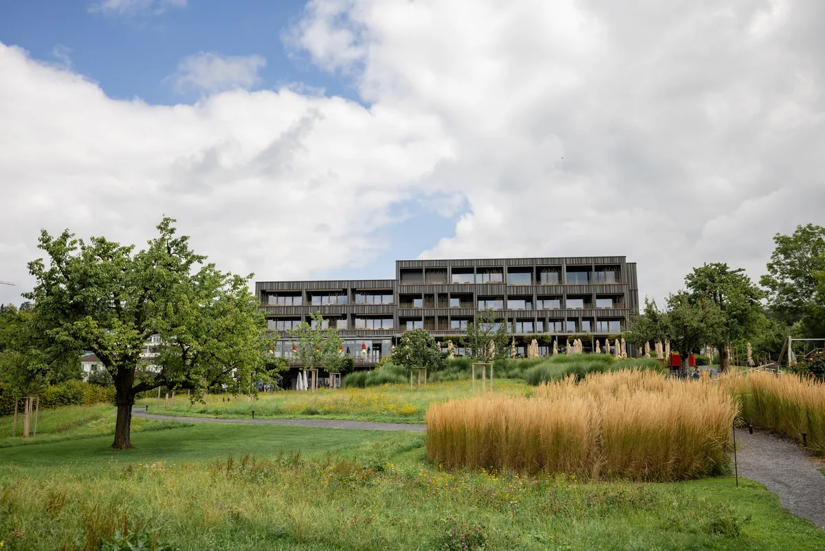 Panoramablick auf das Sonne Seehotel Eich am Sempachersee