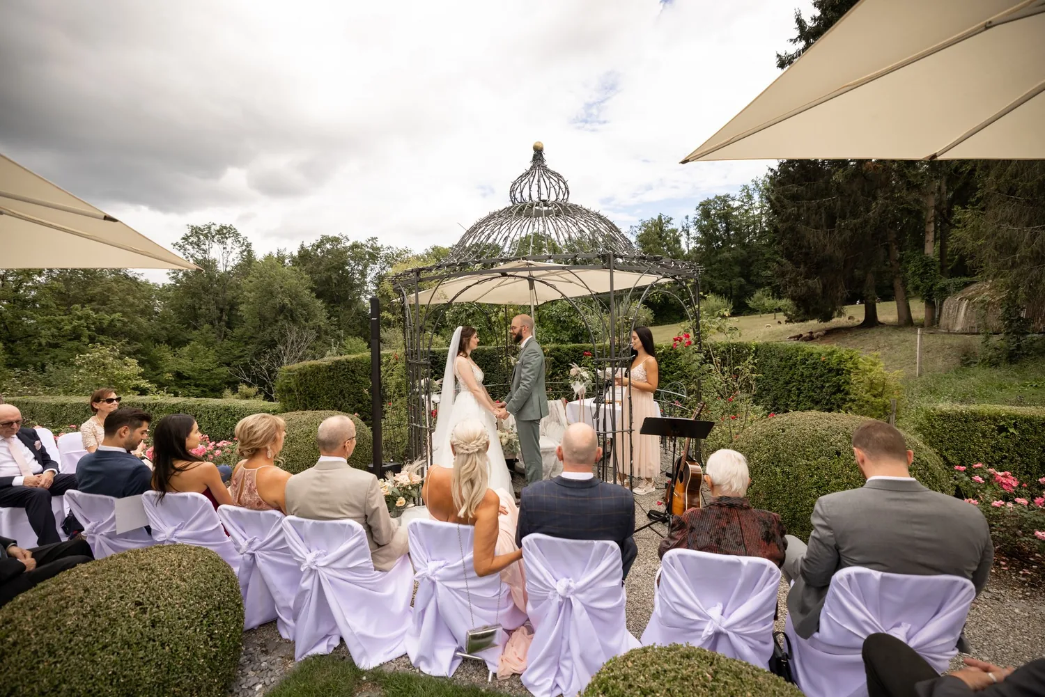 Freie Trauung vor dem Pavillon im Schlossgarten